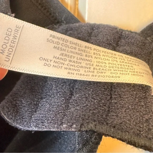 Livi Active High Impact Molded Underwire Sports Bra 44 C Black multi color - Picture 5 of 9